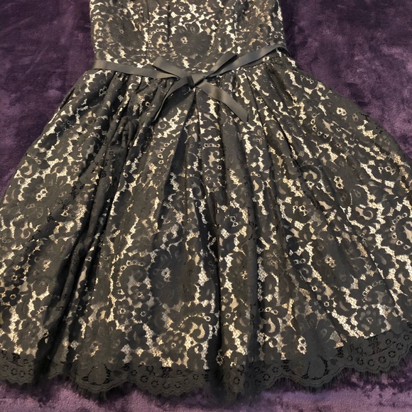 Black and Nude Party Dress - Picture 2 of 7